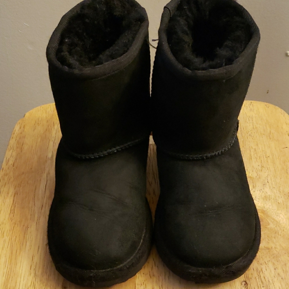Black winter boot
